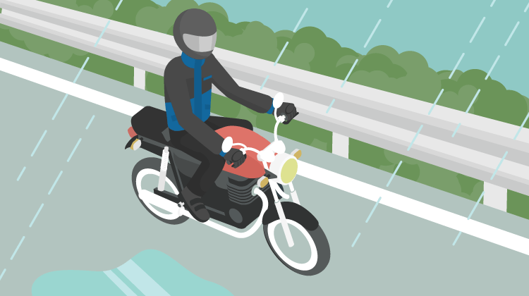 雨の日のバイクの運転で心がけることは？走行時の注意点や服装・装備など解説