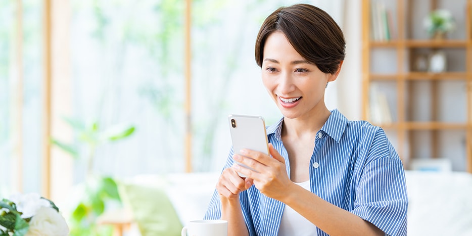 チャット相談する女性
